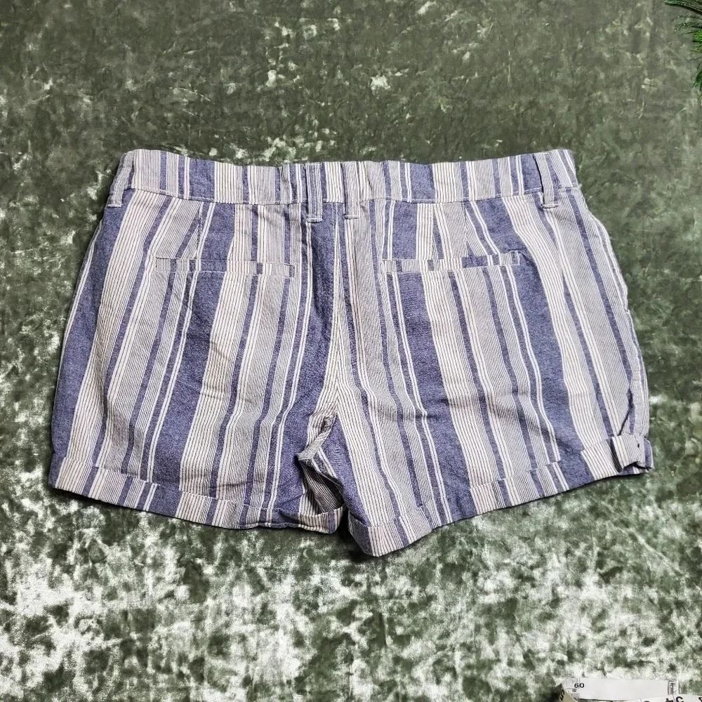 Old‎ Navy Striped Cuffed Shorts
